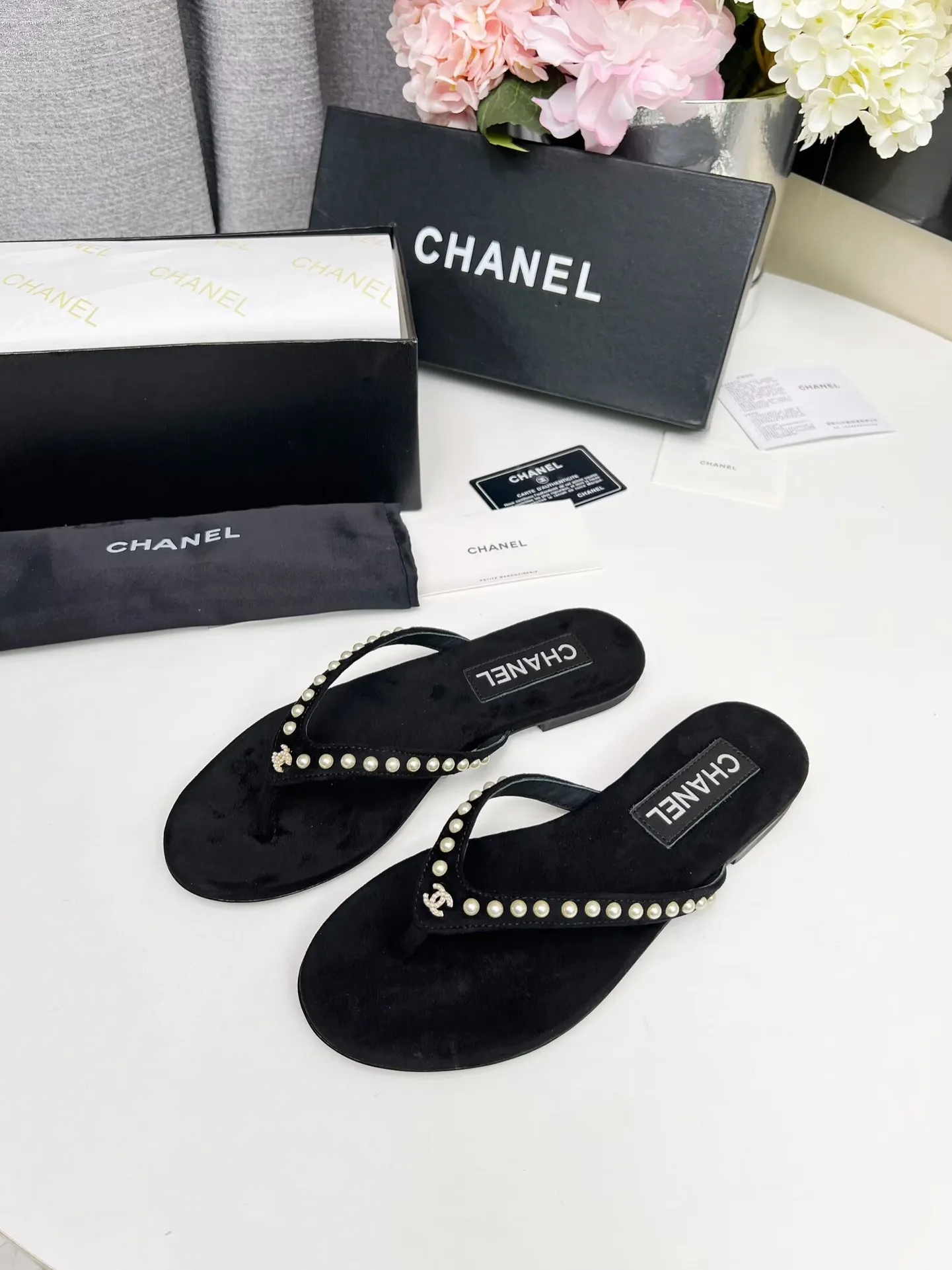 💕💕Factory direct selling price p440💕💕 Chanel new spring and summer genuine leather outsole flip-flops✅ I was really moved by this shoe when I first saw it💓 I liked it at first sight [surprised], 😊 and it has Chanel’s classic element diamond logo💎 Fabric: double-sided velvet Lining: cow lining Color: black Size: 35-41 (41 can be customized and non-returnable) Outsole: Made of genuine leather outsole Packaging: with card and cloth bag